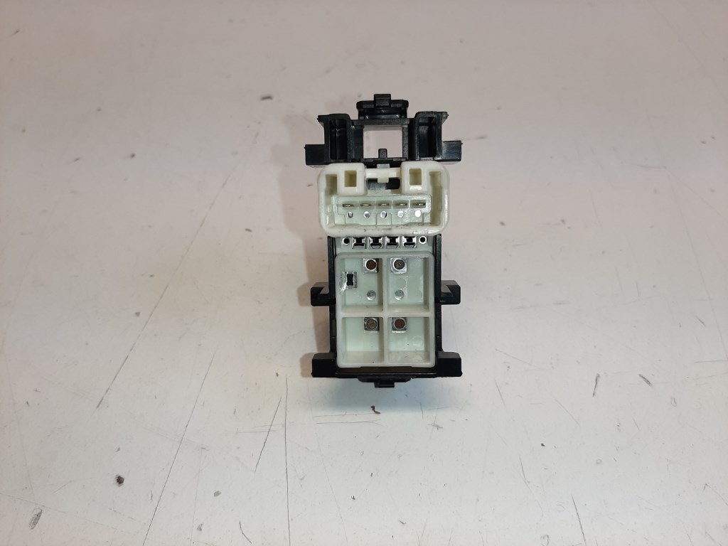 Toyota Rav 4 (XA30) jobb hátsó ablakemelõ kapcsoló 8292D67 2. kép