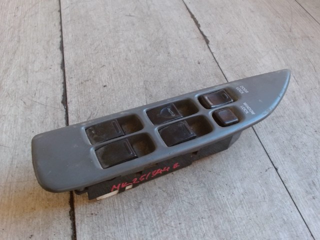 SUZUKI SWIFT 96-05 Bal első ablakemelő kapcsoló 1. kép