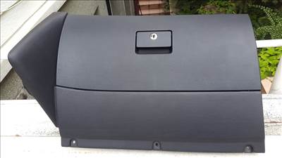 VW Golf 4 Bora kesztyűtartó, újszerű, nem ragad, nem hámlik