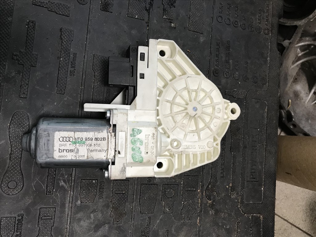 Audi A6 (C6 - 4F) jobb első ablakemelő motor  4f0959802b 1. kép