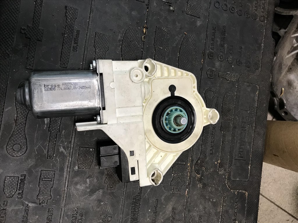 Audi A6 (C6 - 4F) jobb első ablakemelő motor  4f0959802b 2. kép