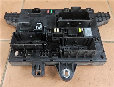 Opel Astra J 1.6 Turbo Biztosítéktábla csomagtér QP 13302300