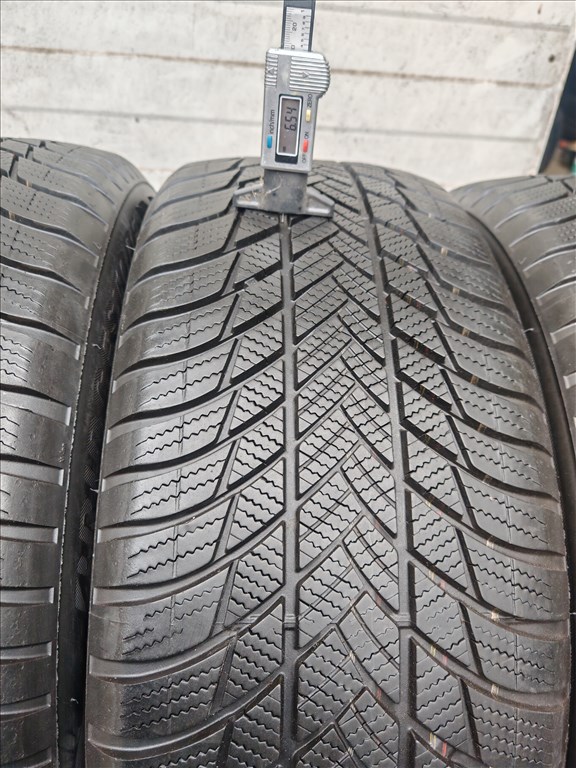  225/5518" újszerű Bridgestone téli gumi gumi 1. kép