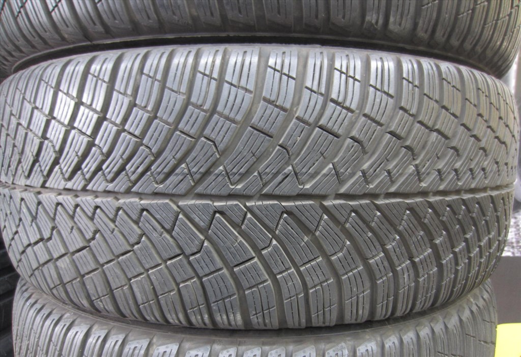  235/45 R20 PIRELLI PZERO WINTER2 100W 3. kép