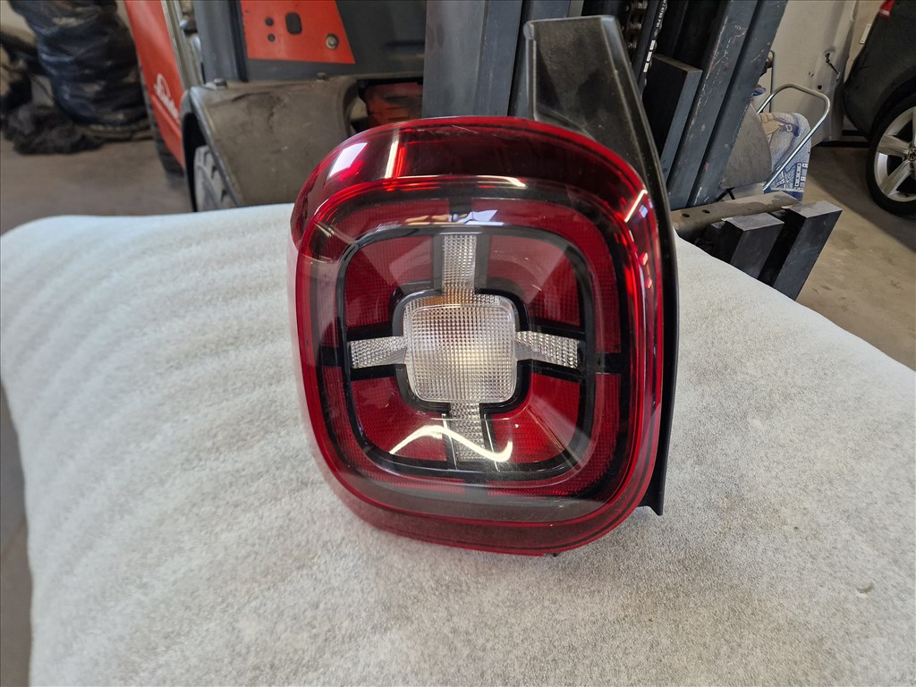 DACIA DUSTER II bal hátsó lámpa 265558217R 1. kép