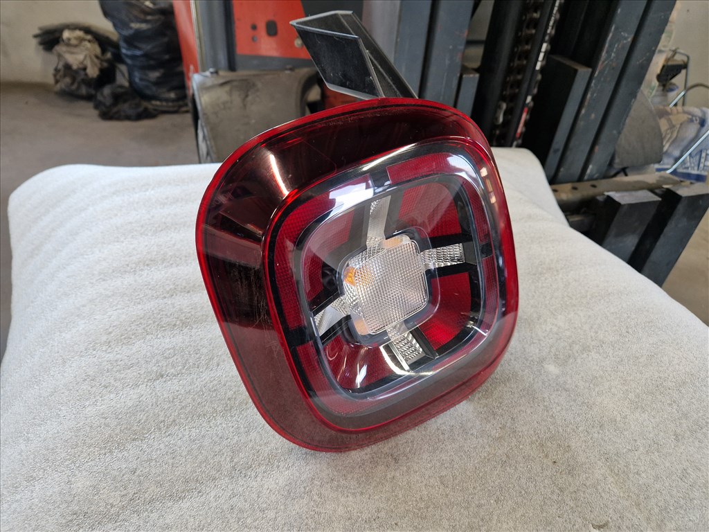 DACIA DUSTER II bal hátsó lámpa 265558217R 2. kép