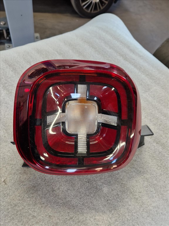 DACIA DUSTER II bal hátsó lámpa 265558217R 3. kép