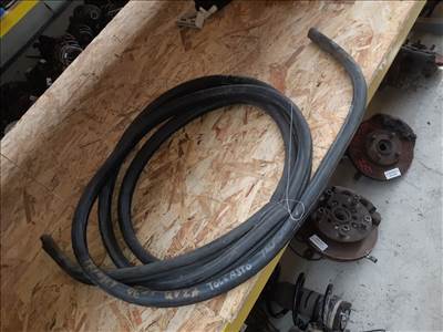 Ford Transit 00-06 Jobb Tolóajtó Gumikéder