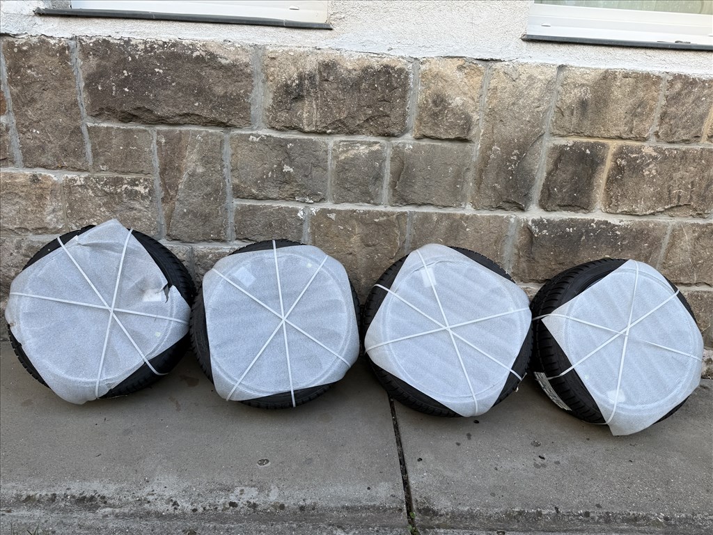 Tesla Model Y Performance 21" Überturbine Téli garnitúra eladó Új 1. kép