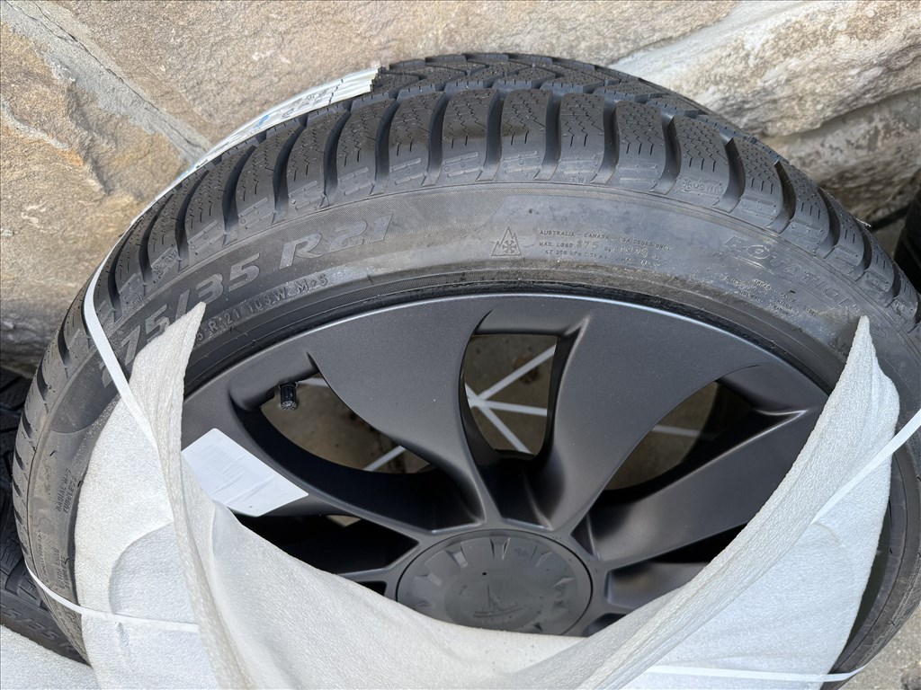 Tesla Model Y Performance 21" Überturbine Téli garnitúra eladó Új 2. kép