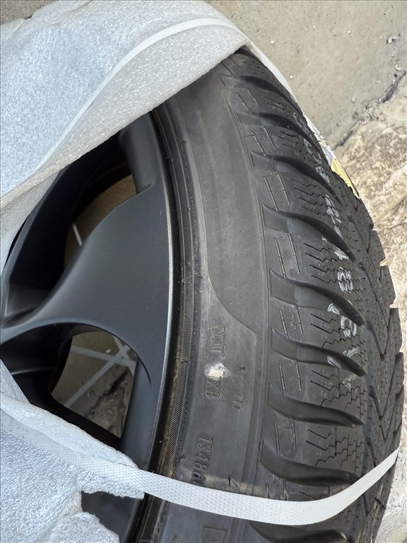 Tesla Model Y Performance 21" Überturbine Téli garnitúra eladó Új 3. kép