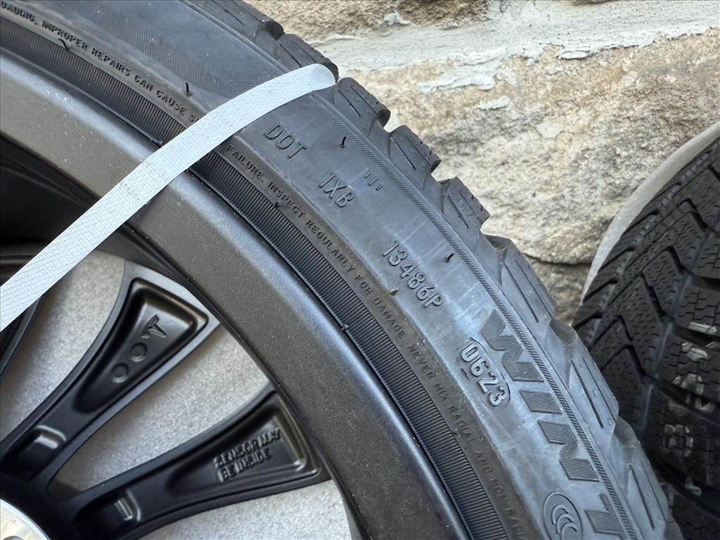 Tesla Model Y Performance 21" Überturbine Téli garnitúra eladó Új 11. kép