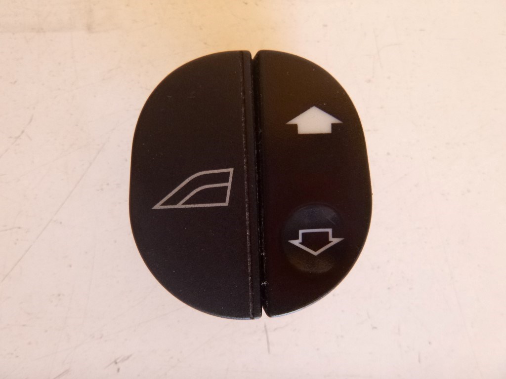 Ford Fusion jobb elsõ ablakemelõ kapcsoló 1. kép