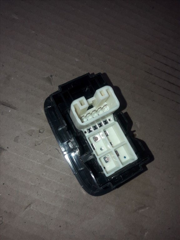 Toyota Auris Hátsó Ablakemelõ Kapcsoló 2. kép