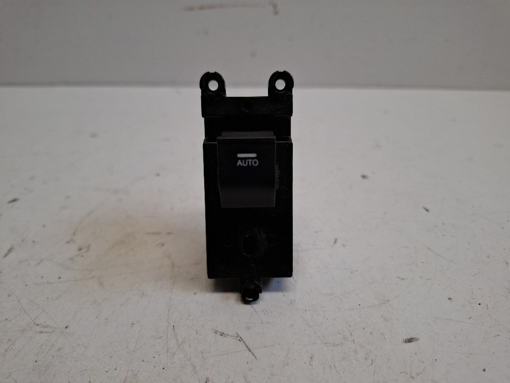 Hyundai I 40 jobb elsõ ablakemelõ kapcsoló 935753Z200 1. kép