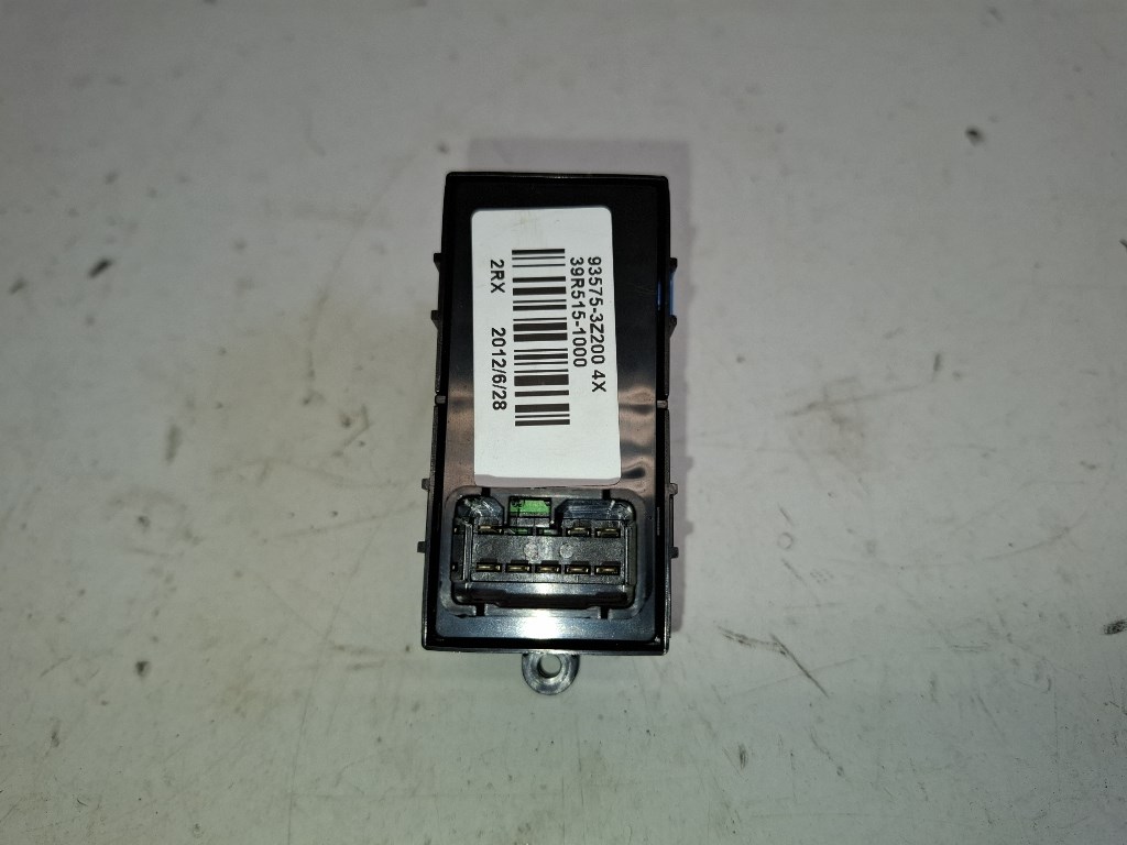 Hyundai I 40 jobb elsõ ablakemelõ kapcsoló 935753Z200 3. kép