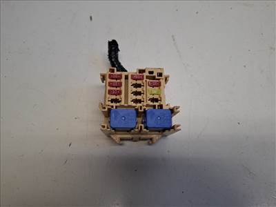 Nissan Navara (D23) bal biztosítéktábla utastér