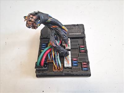 Nissan X-trail (T31) bal biztosítéktábla motortér 284B6JG43A