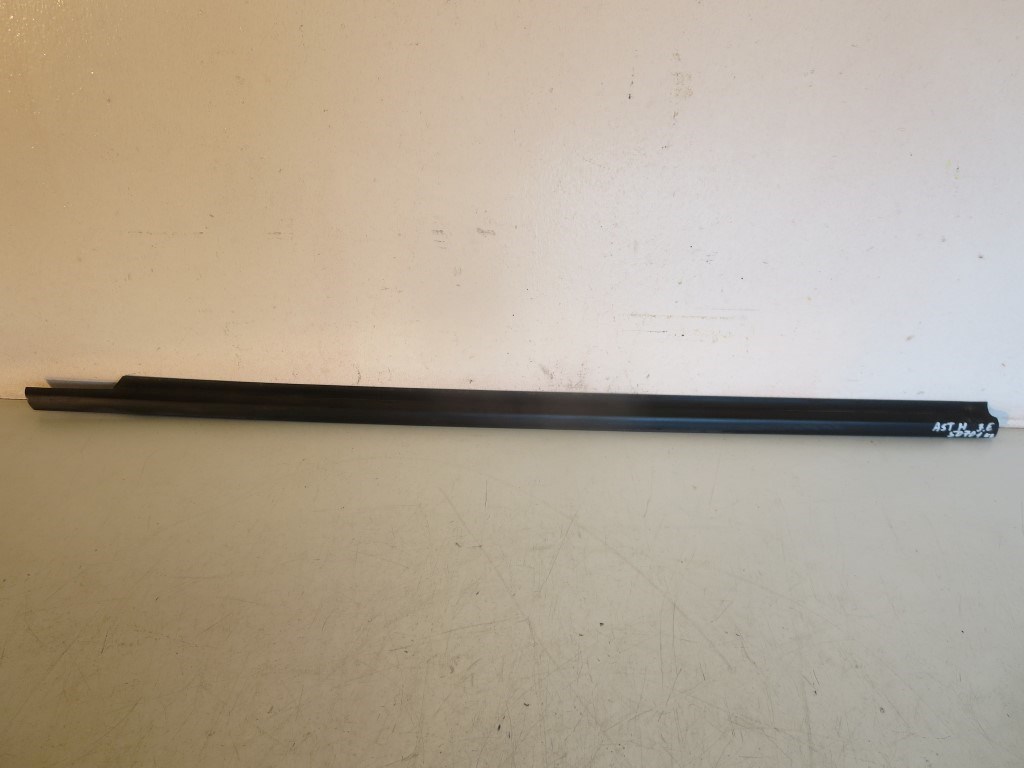 Opel Astra H 5 ajtós jobb elsõ vízlehúzó 024468034 1. kép