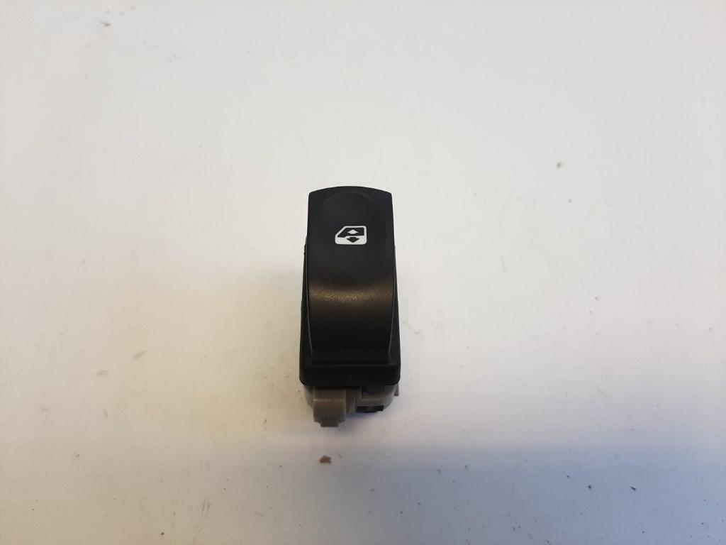 Renault Clio jobb elsõ ablakemelõ kapcsoló 1. kép