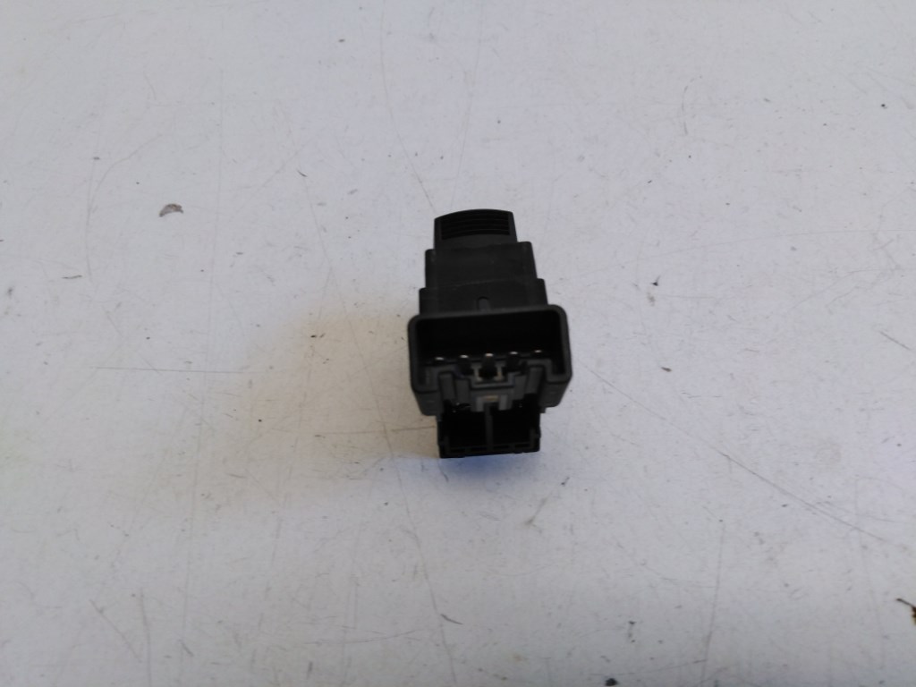 Suzuki Vitara grand (JT) bal hátsó ablakemelõ kapcsoló 2. kép