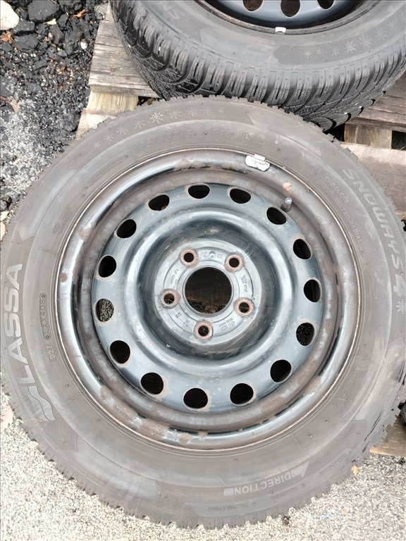 Hyundai I30 15" használt (gyári felni) lemezfelni, rajta 185/65r15 használt téli gumi 3. kép