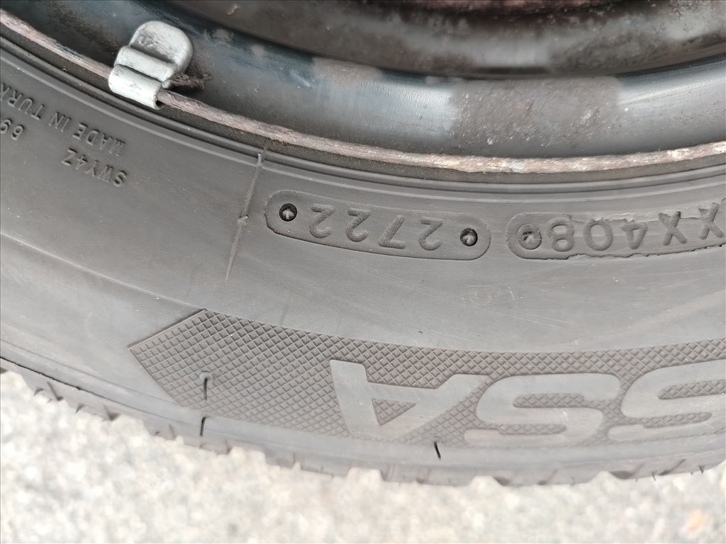 Hyundai I30 15" használt (gyári felni) lemezfelni, rajta 185/65r15 használt téli gumi 7. kép