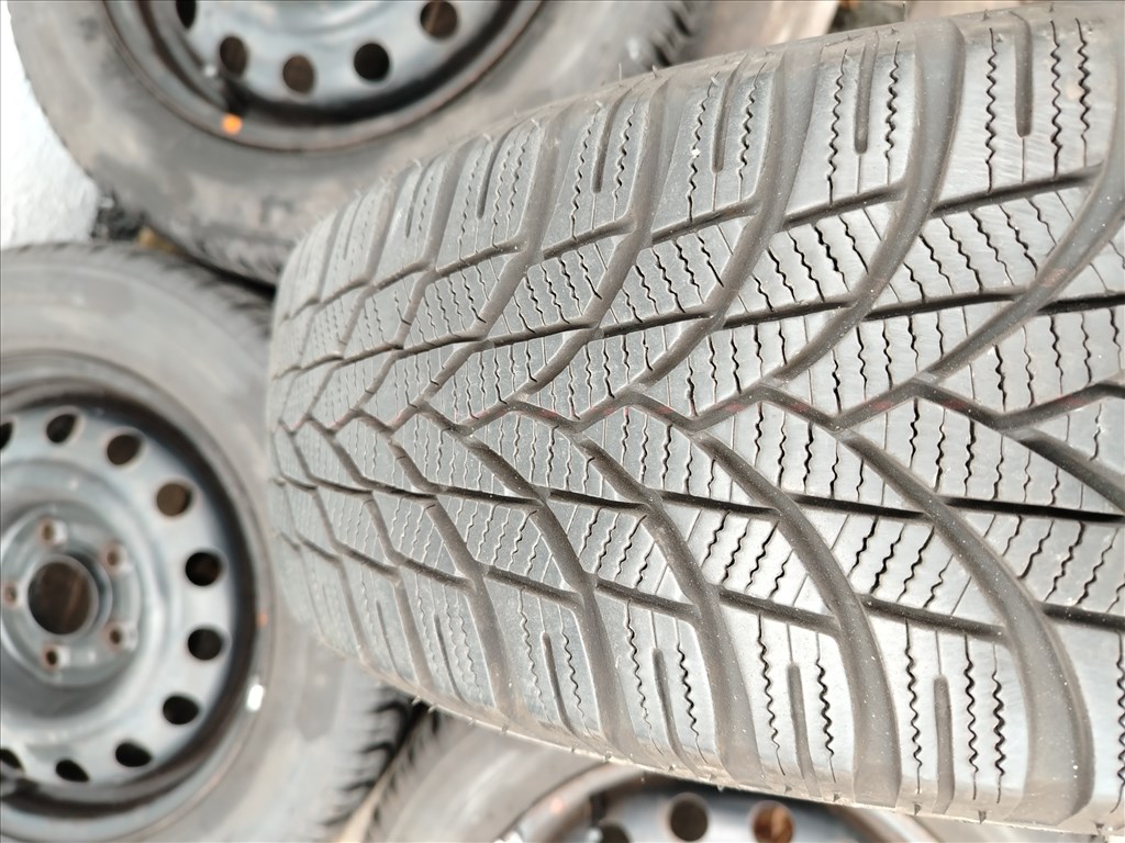 Hyundai I30 15" használt (gyári felni) lemezfelni, rajta 185/65r15 használt téli gumi 8. kép