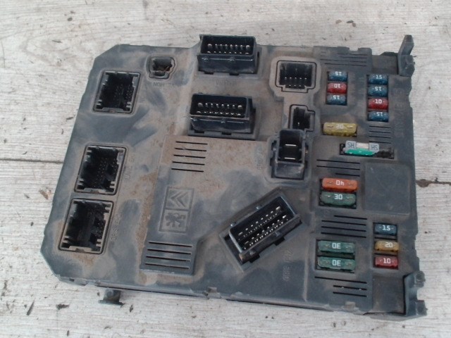 PEUGEOT PARTNER 02- Biztosítéktábla BCM BSI BSM SAM GEM modul  1. kép