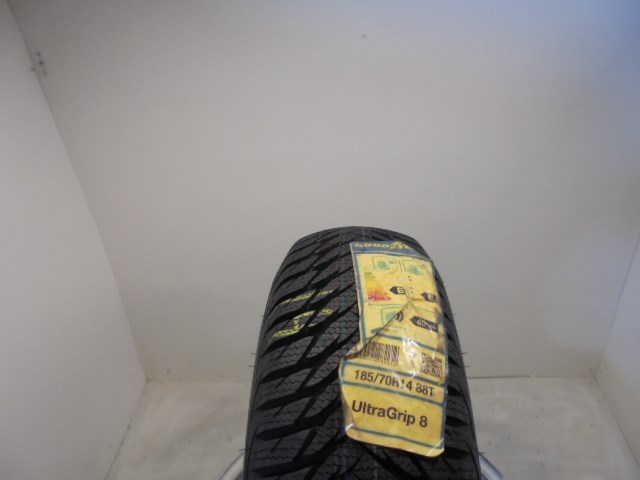 Goodyear Ultragrip 8 185/70 R14  1. kép