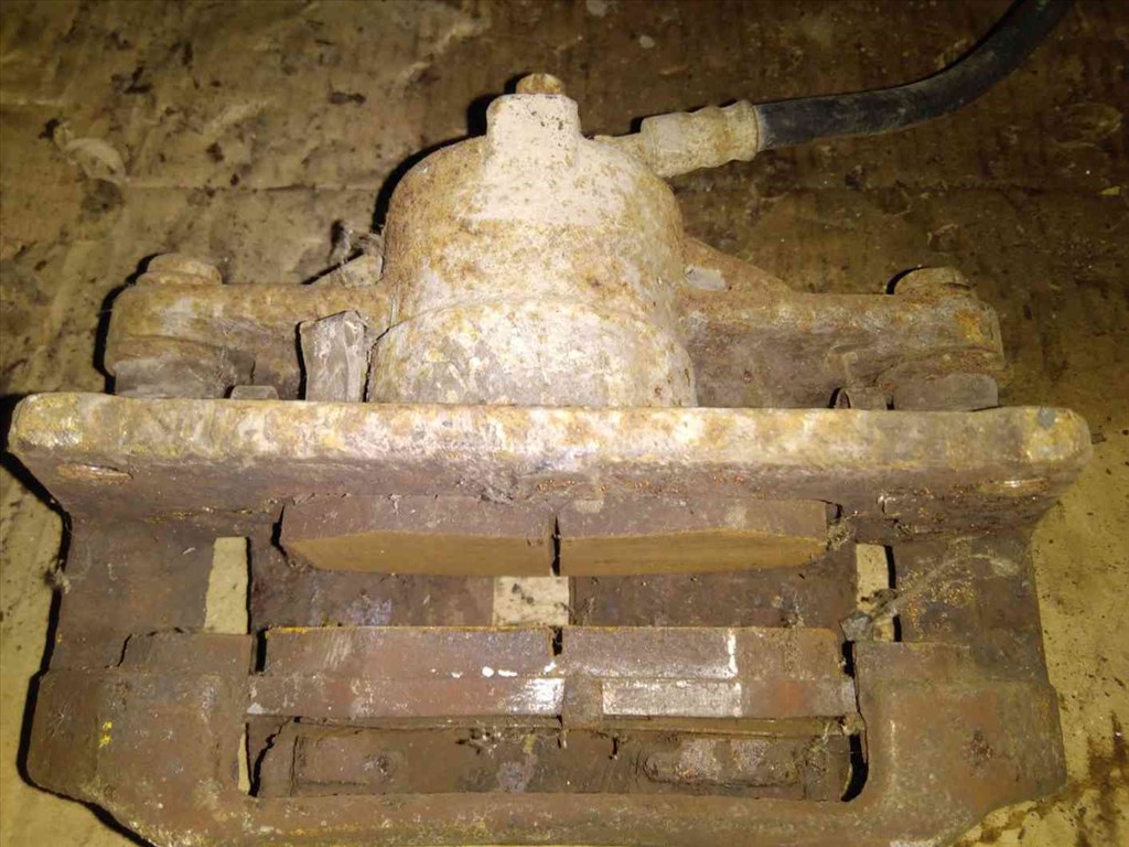 Suzuki Wagon R 98-10 Jobb Elsõ Féknyereg 2. kép