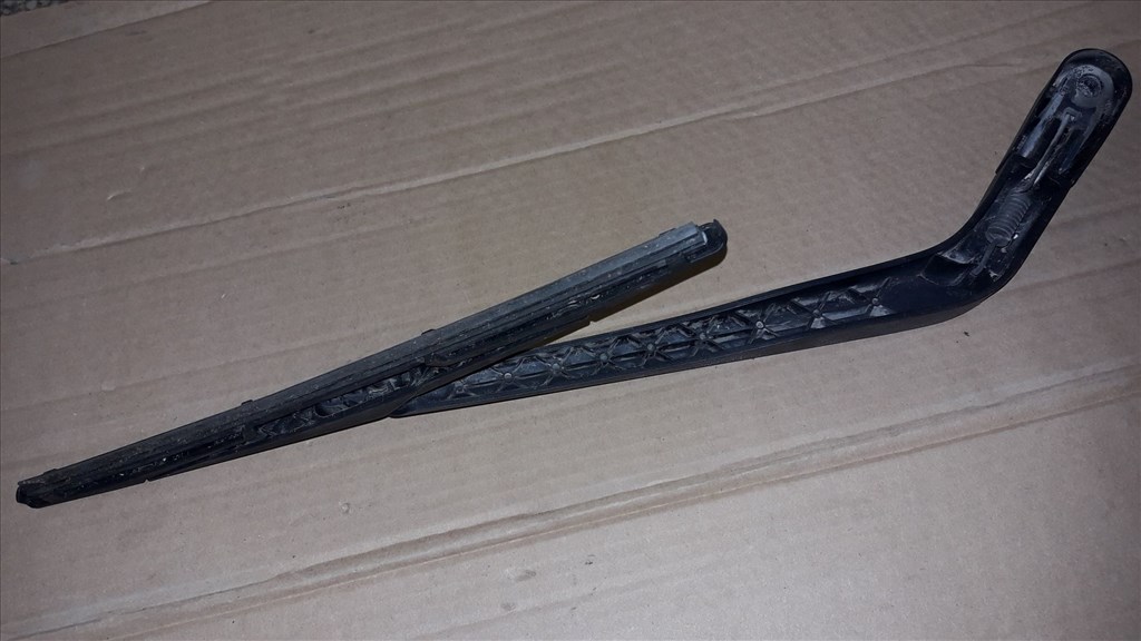 Toyota Yaris 05-10 Hátsó Ablaktörlõ Kar 2. kép