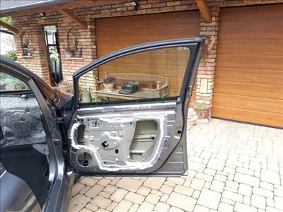 Nissan Leaf (ZE1) jobb első ajtó kédergumi