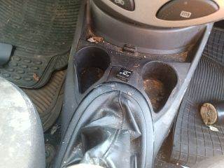 FORD FOCUS (DAW, DBW) Pohártartó