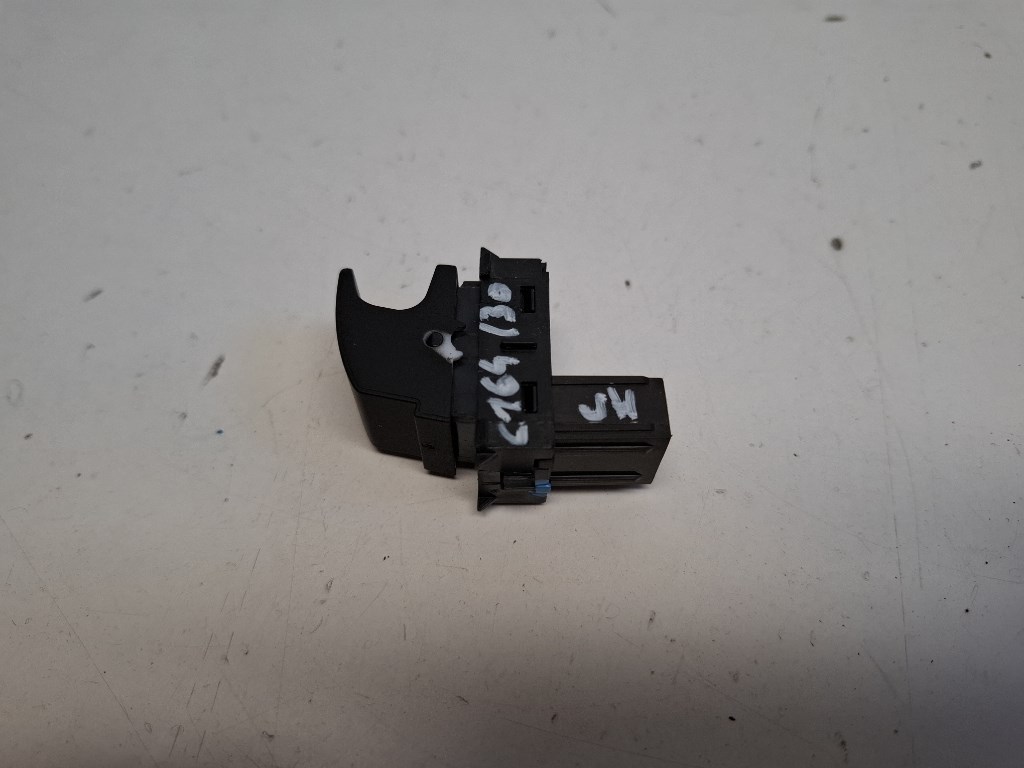 Seat Arona jobb hátsó ablakemelõ kapcsoló 5G0959855P 2. kép
