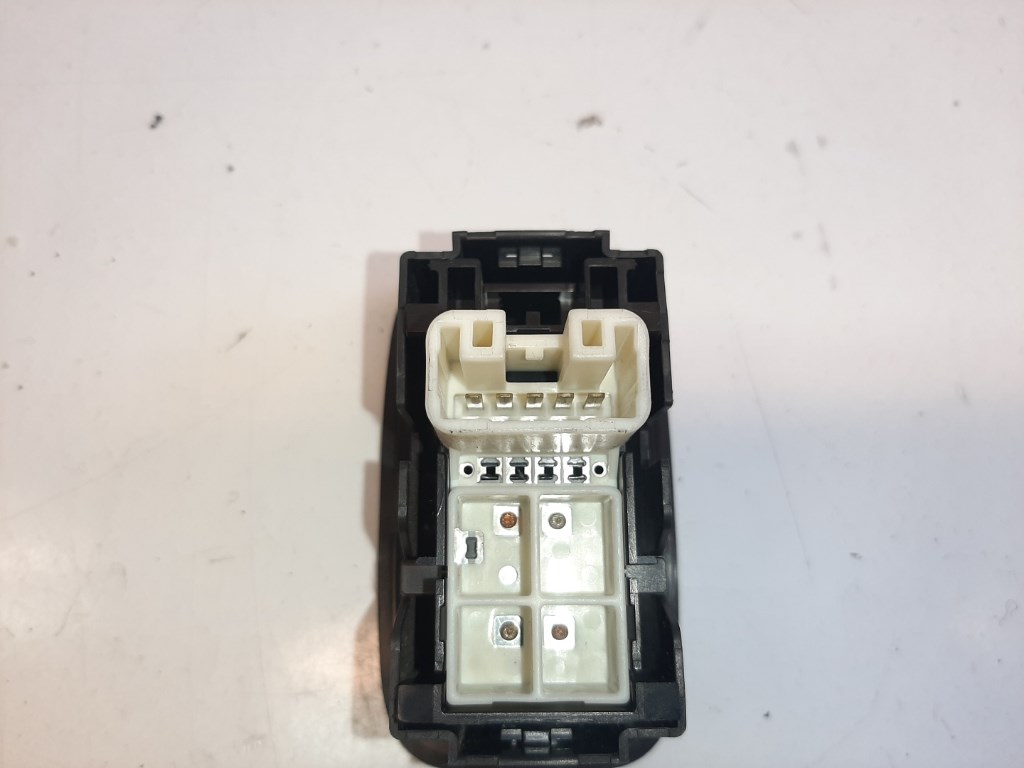 Toyota Auris (E150) bal hátsó ablakemelõ kapcsoló 3. kép