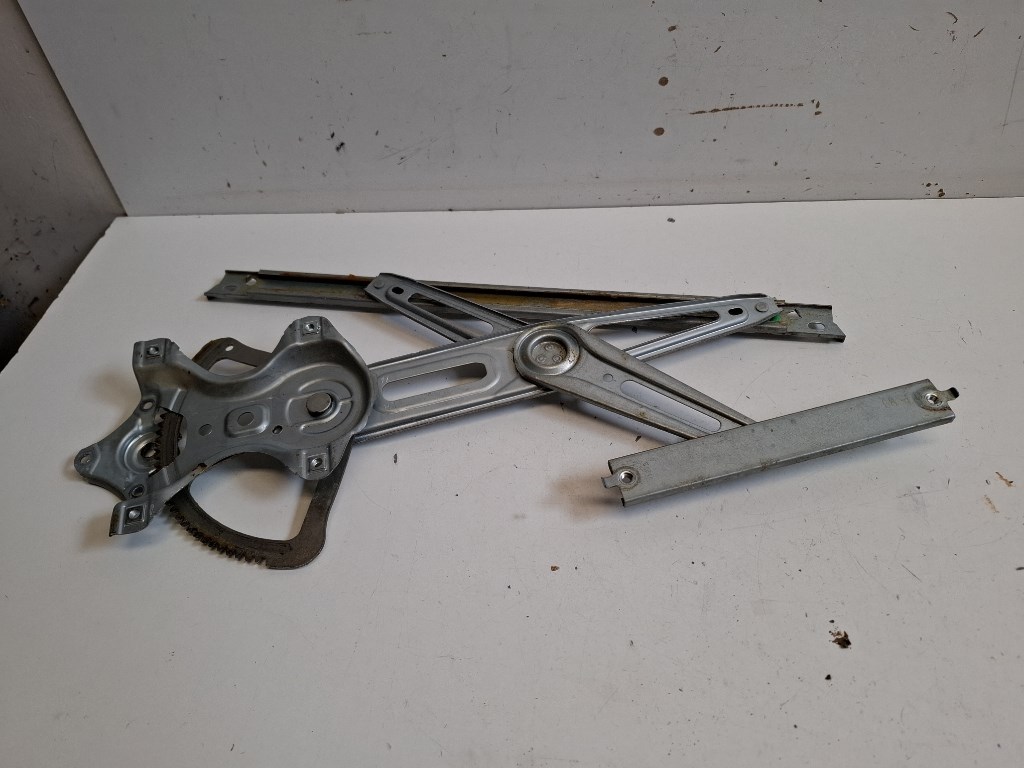 Toyota Yaris 5 ajtós bal elsõ Ablakemelõ szerkezet elektromos 2. kép