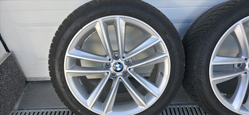 BMW G11, G12, G30, G31 gyári alufelni 245/45 R19 téli gumival. 3. kép