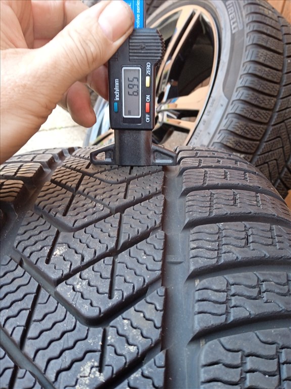 gyári 20 collos AUDI A8 D5 alufelnik téligumikkal 8. kép