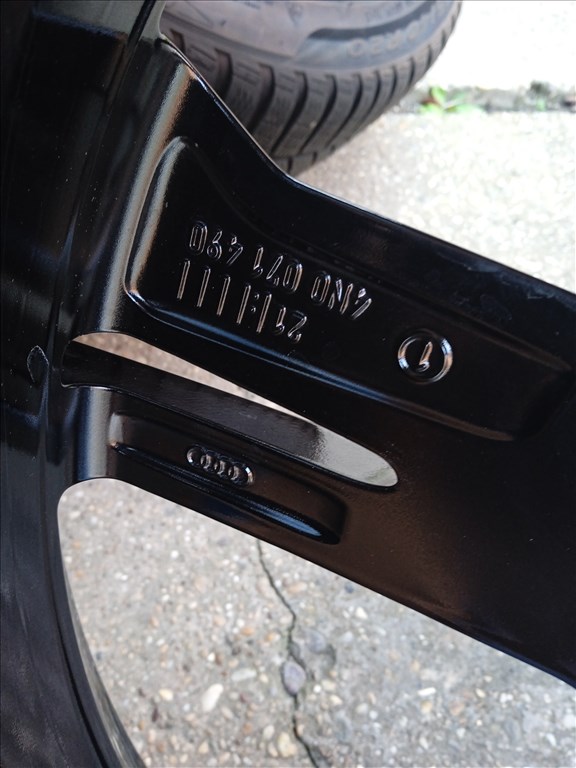 gyári 20 collos AUDI A8 D5 alufelnik téligumikkal 9. kép