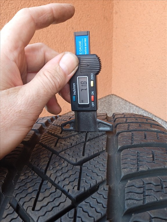 gyári 20 collos AUDI A8 D5 alufelnik téligumikkal 10. kép