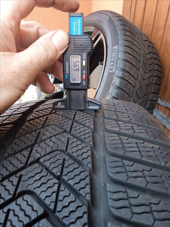 gyári 20 collos AUDI A8 D5 alufelnik téligumikkal 11. kép