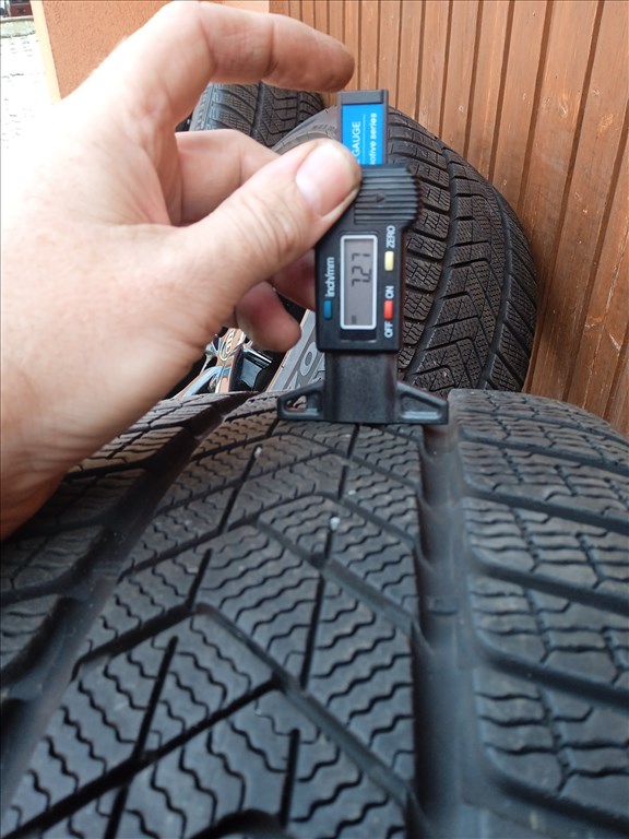 gyári 20 collos AUDI A8 D5 alufelnik téligumikkal 12. kép