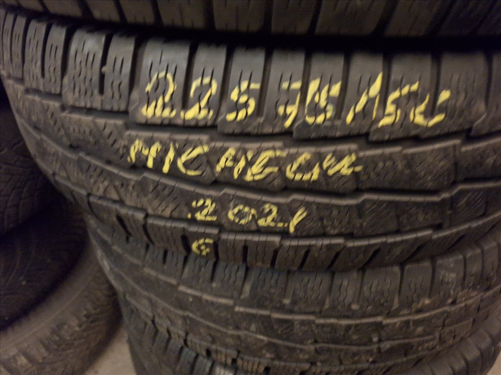  225/75/16" C Michelin téli gumi  1. kép