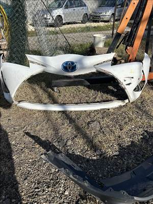 Toyota Aygo (AB40) lökhárító  sérült 