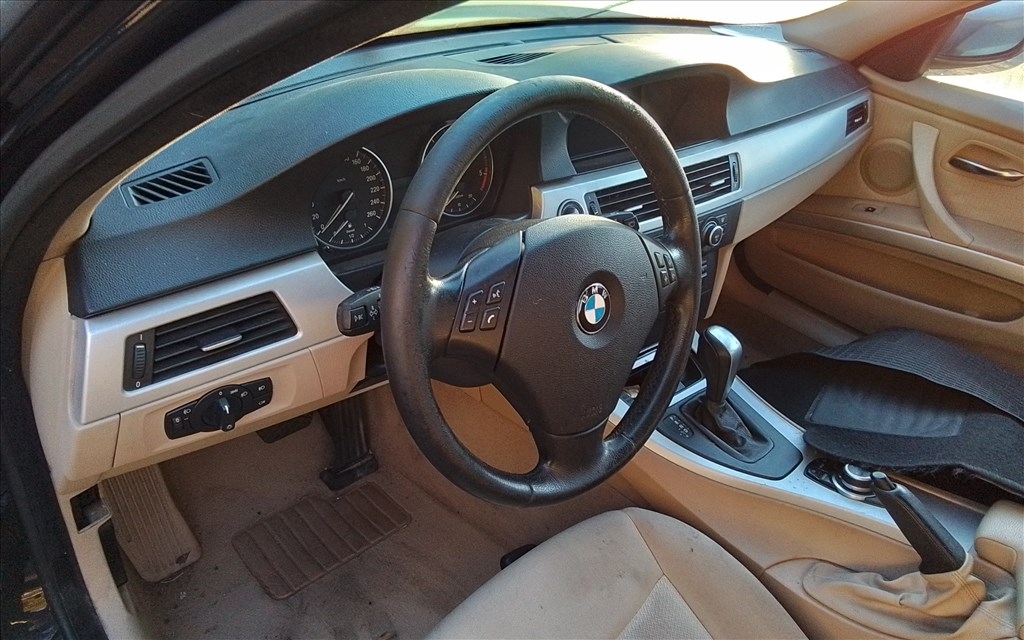 BMW 320 (E90, E91, E92, E93) bontott alkatrészei 5. kép