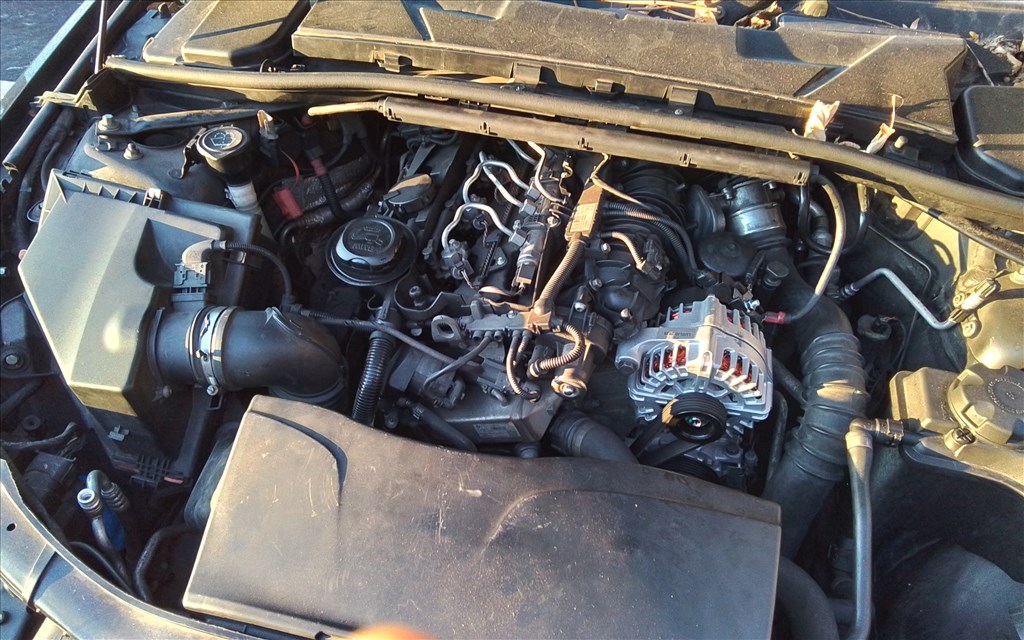 BMW 320 (E90, E91, E92, E93) bontott alkatrészei 7. kép