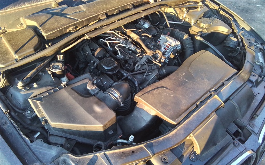 BMW 320 (E90, E91, E92, E93) bontott alkatrészei 8. kép