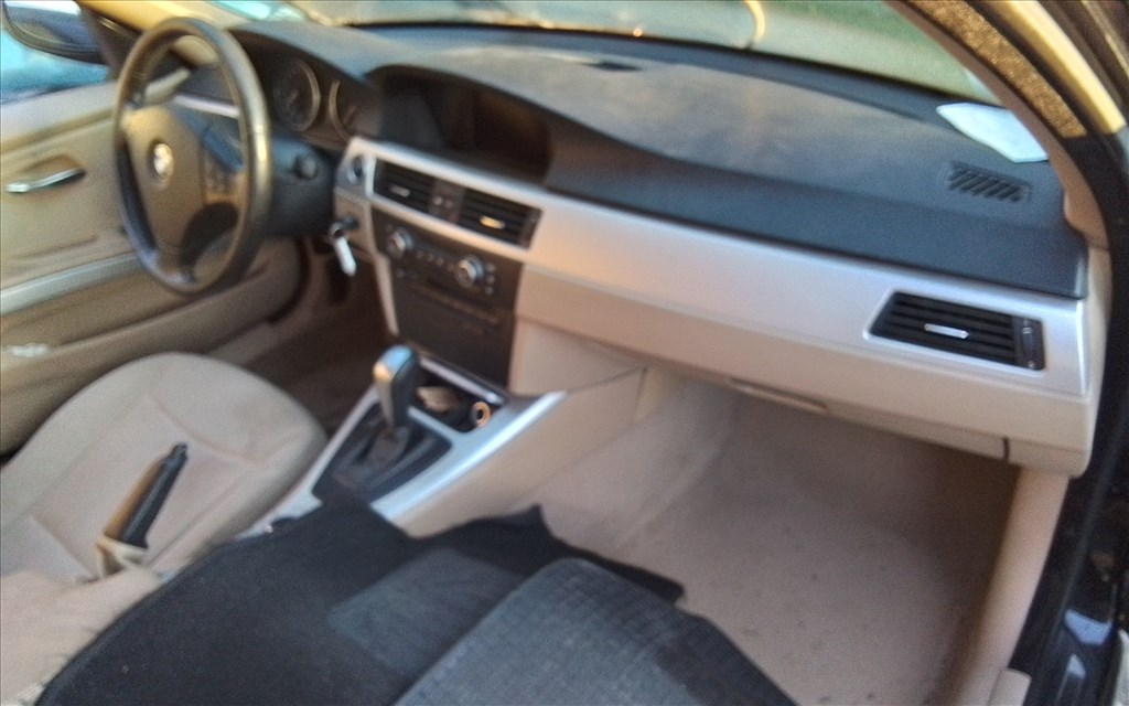 BMW 320 (E90, E91, E92, E93) bontott alkatrészei 9. kép