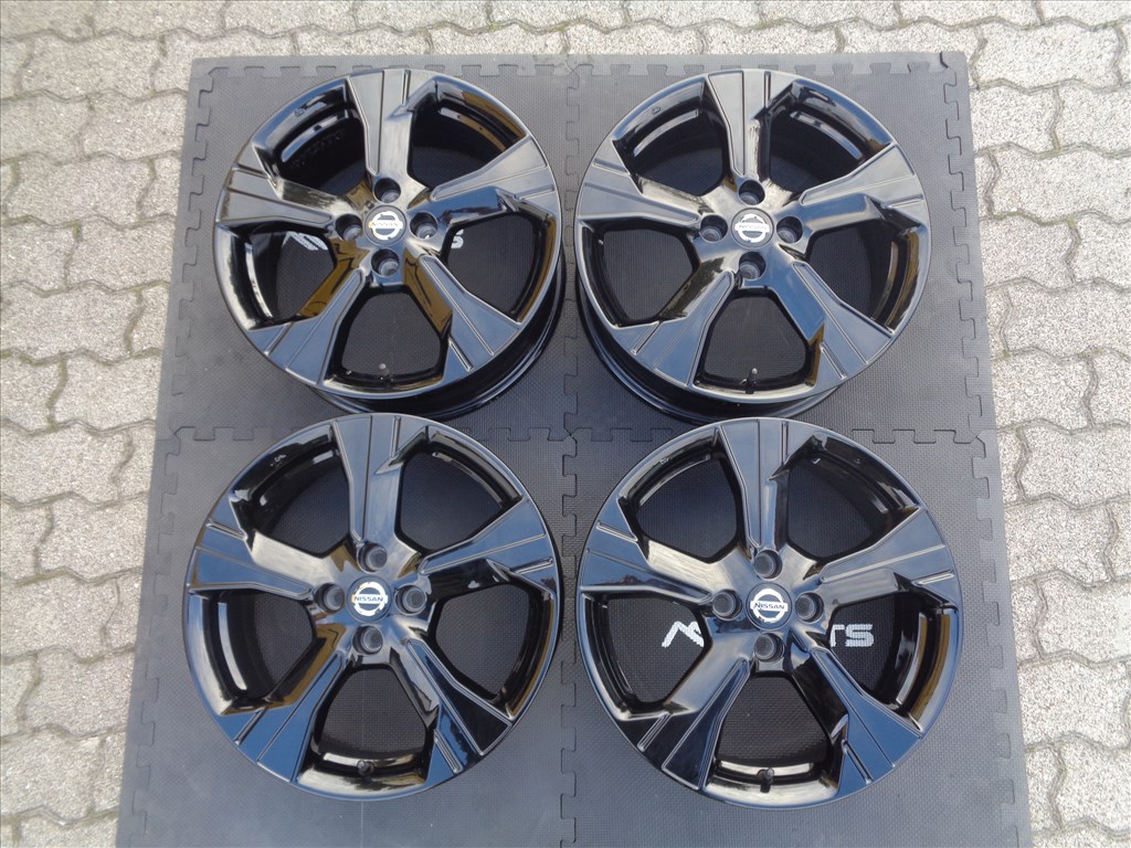 Nissan gyári alufelni 17-es, 4×100-as osztó, szenzorral újszerű állapotban eladó. 1. kép